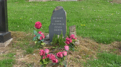 Julia Stanley es enterrada en Liverpool