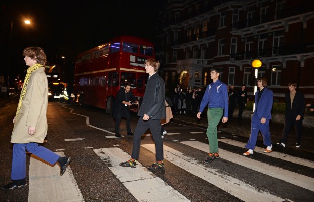 Stella McCartney presenta su primera colección de ropa para hombre, con una pasarela en Abbey Road