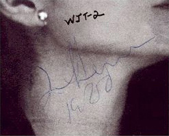 El último autógrafo de John Lennon, a subasta una vez más