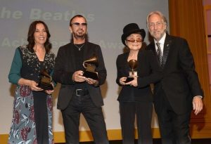 Los Beatles reciben el Grammy por "Lifetime Achievement"