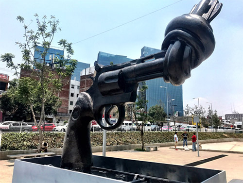 “Non Violence Project” coloca escultura en homenaje a John Lennon en México