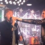 Paul McCartney improvisa temas de Los Beatles junto a la banda Muse