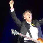 Paul McCartney llega a Brasil para iniciar gira mundial