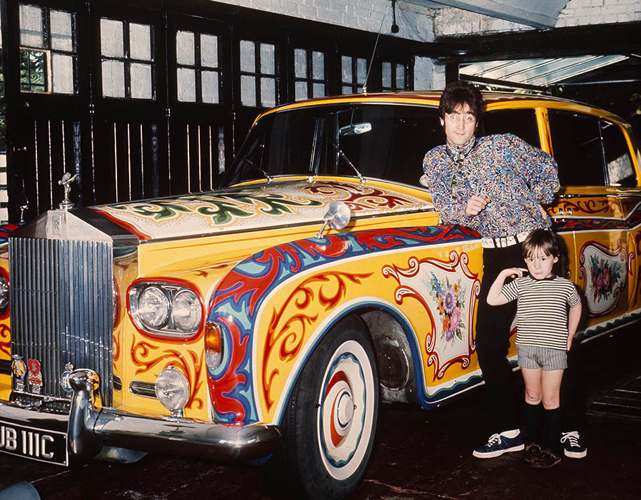 John Lennon pinta su Rolls Royce
