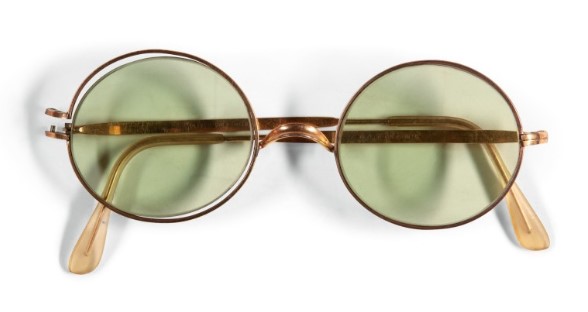 Venden gafas redondas de John Lennon en $183,000