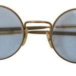 1968_blue-glasses_lennon