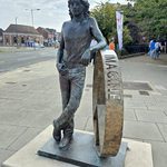 Venden la estatua de John Lennon de Penny Lane 20260929_penny-lane-lennon